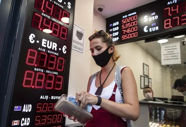 «Контакт» в «Золотой короне»: как добыть валюту за границей без карточек и счетов