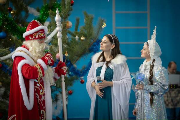 Дед Мороз из Астрахани привез подарки детям Луганщины