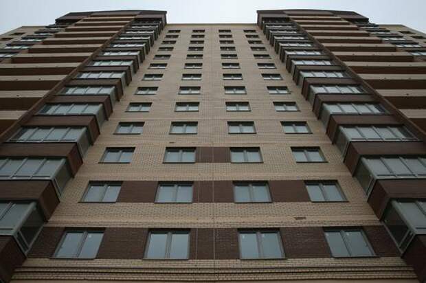 Дворник из Петербурга получит награду за спасение выпавшего из окна мальчика