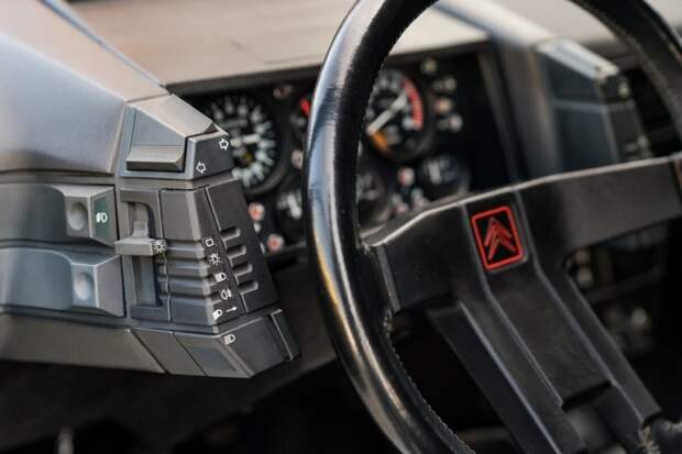 Дорожный автомобиль "Группы B": Почему Citroen выкупал спортивные BX 4TC у клиентов?