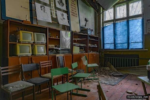 День знаний в заброшенной школе времен СССР День знаний в заброшенной школе времен СССР