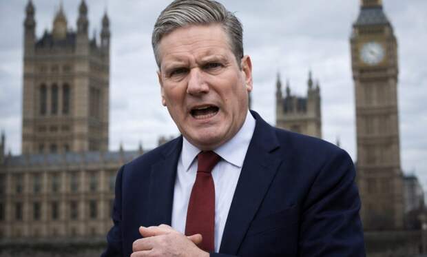 Ручки предательски задрожали: британский премьер Стармер сильно занервничал на допросе по делу Эпштейна