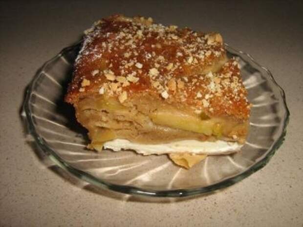 Пирог из блинов с яблоками и творогом 