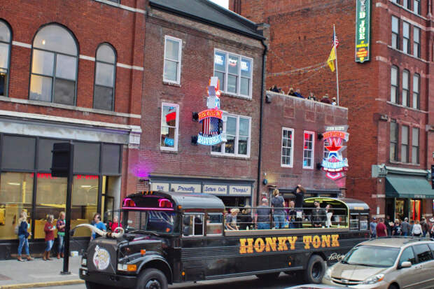 Nashville Party Bus Broadway