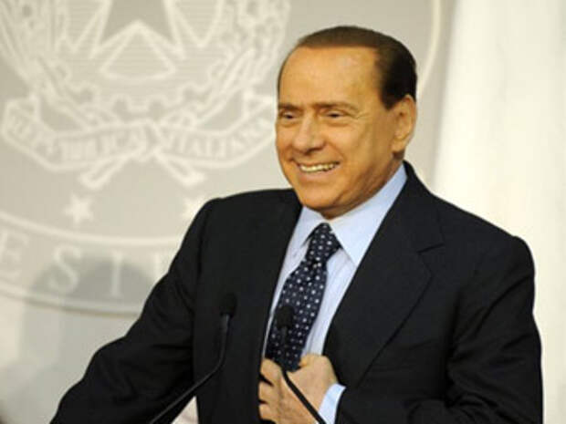 Берлускони заявил о выходе из мусорного кризиса