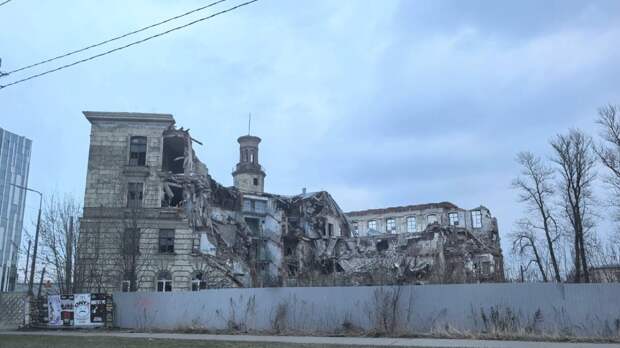 Активисты заявили о сносе здания НИЦ РВиО на Хрустальной