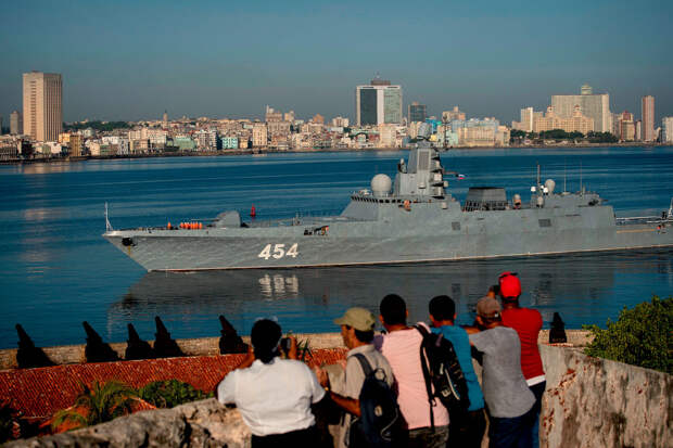 Корабли ВМФ России покидают порт столицы Кубы