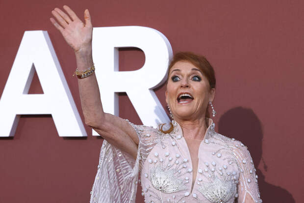 Жена принца пригласила финансиста-педофила во дворец и рассказала о секс-уикенде дочери