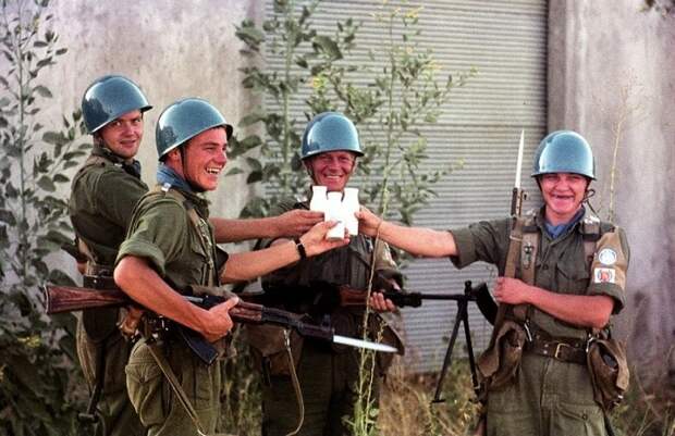 Перекус финских миротворцев. Перекус финских миротворцев.