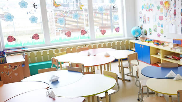 Занятия в школах и детсадах Смоленска отменили из-за прорыва теплосети