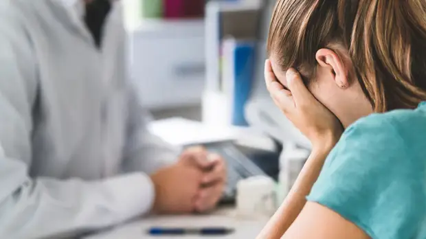 «Подходит определение массовой истерии»: главный психиатр Москвы — о последствиях COVID-19 и антипрививочниках