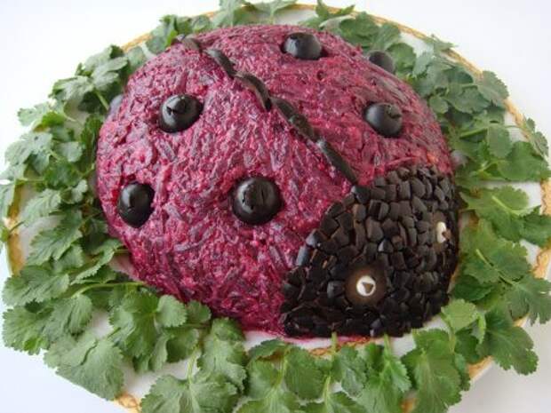 Салат с вареной свеклой и курицей