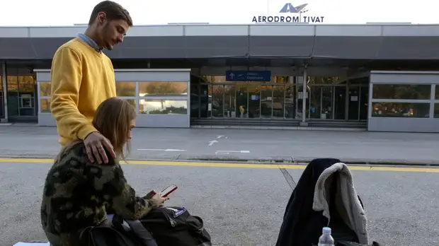 «Местные думают, что мы разносчики болезни»: в каких странах из-за карантина застряли российские туристы