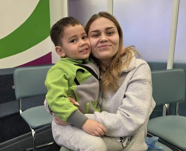 Мальчик из Смоленска после годового конфликта в Туле вернулся к матери