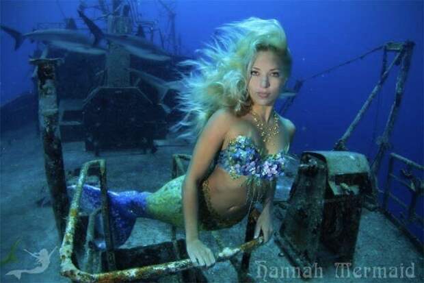 Ханна Фрейзер в образе русалки на затонувшем корабле