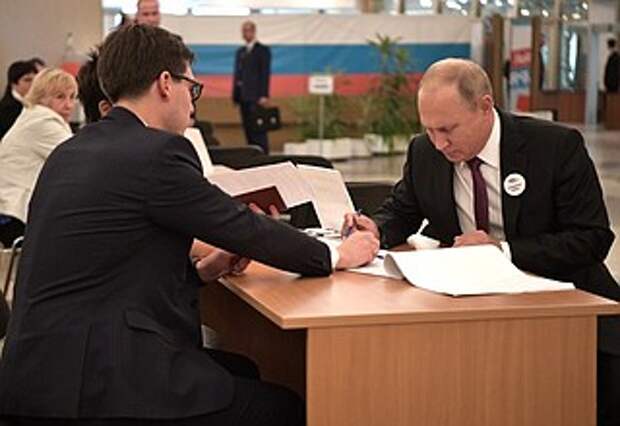 Владимир Путин проголосовал на выборах мэра Москвы