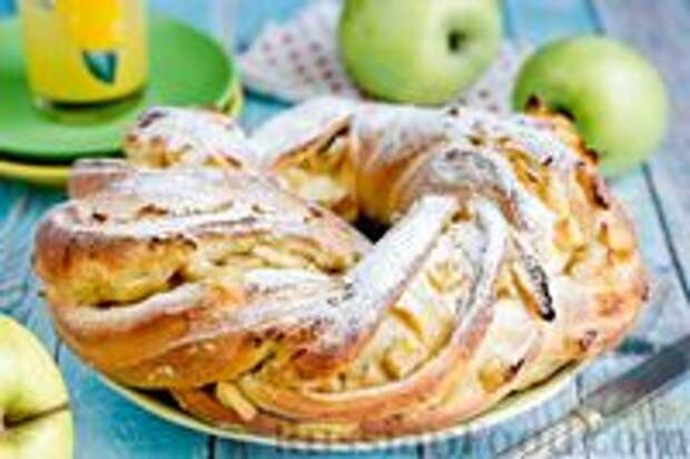 Фото к рецепту: Дрожжевой пирог с яблоками