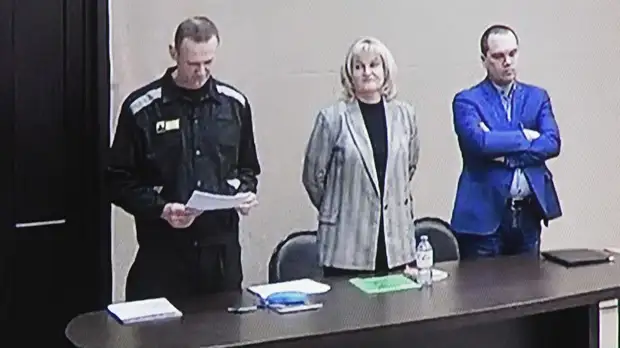 С отбыванием в колонии строгого режима: Навального осудили на девять лет по делу о мошенничестве и оскорблении судьи