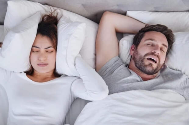 Врач Гаврилов заявил о негативном влиянии мужского храпа на слух женщин