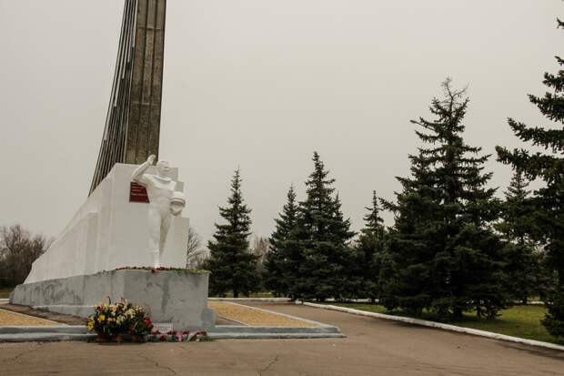 Мемориал на месте приземления Гагарина Мемориал на месте приземления Гагарина