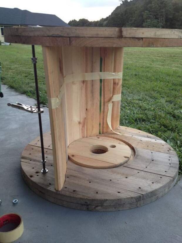 кресло из деревянной катушка, кресло-качалка из деревянной катушки, из катушки для намотки кабелей
