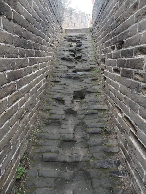 Следы миллионов ног на Великой китайской стене время беспощадно, время идет, до и после, интересное, подборка, природа, тогда и сейчас, фото