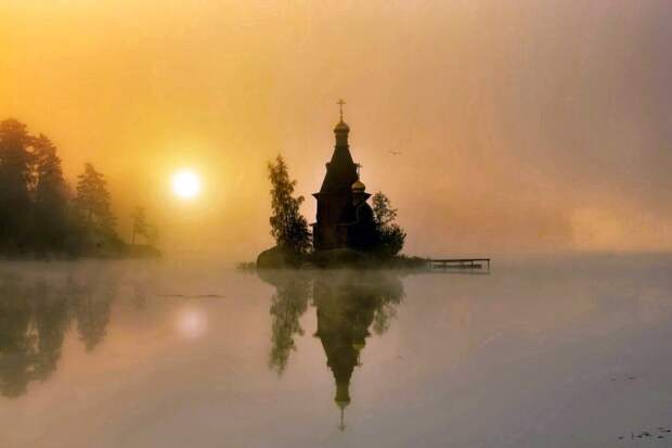 Красоты России. Русская церковь сказочной красоты, построенная на острове-скале