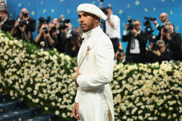 Гонщик Хэмилтон и телезвезда Ким Кардашьян провели свидание в Париже