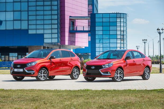 LADA представила особые версии Vesta и XRAY. Известны цены