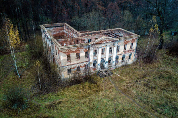 Усадьба «Гре́бнево» Усадьба «Гре́бнево»