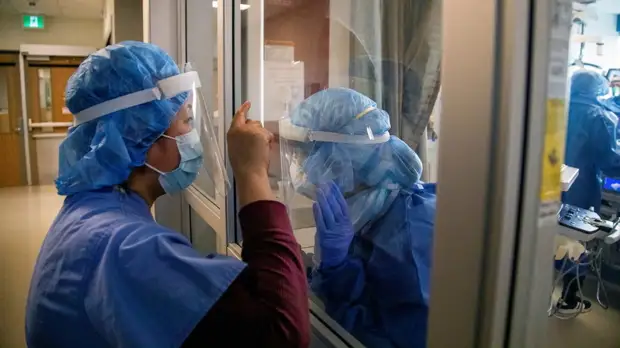 Более трёх тысяч медиков отстранили от работы в Канаде из-за отказа от вакцинации