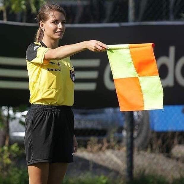 Самые соблазнительные судьи Самые соблазнительные судьи арбитр, арбитры, глаз не оторвать, спортивные судьи, судьи, судья, футбол