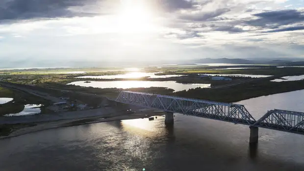 В России открыли первый трансграничный железнодорожный мост в Китай