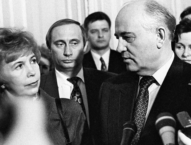 Иуда всея Руси: за что Путин и Медведев наградили Горбачёва высшими гос. наградами?