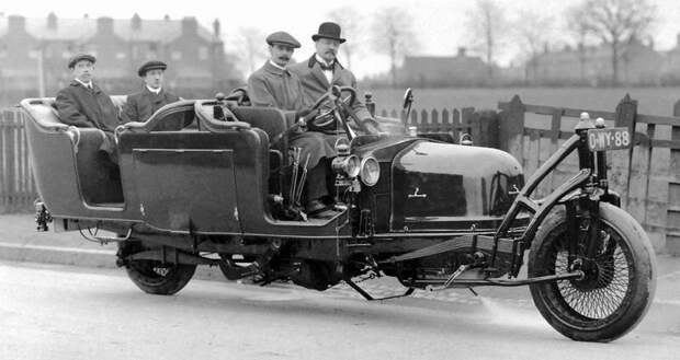 9. Двухколесный авто на улице Лондона, 1914 год архивы, интересно, исторические фото, старые фото, фото