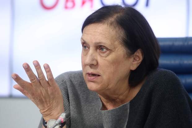 Мать Овечкина пошутила о первом действии сына в Москве