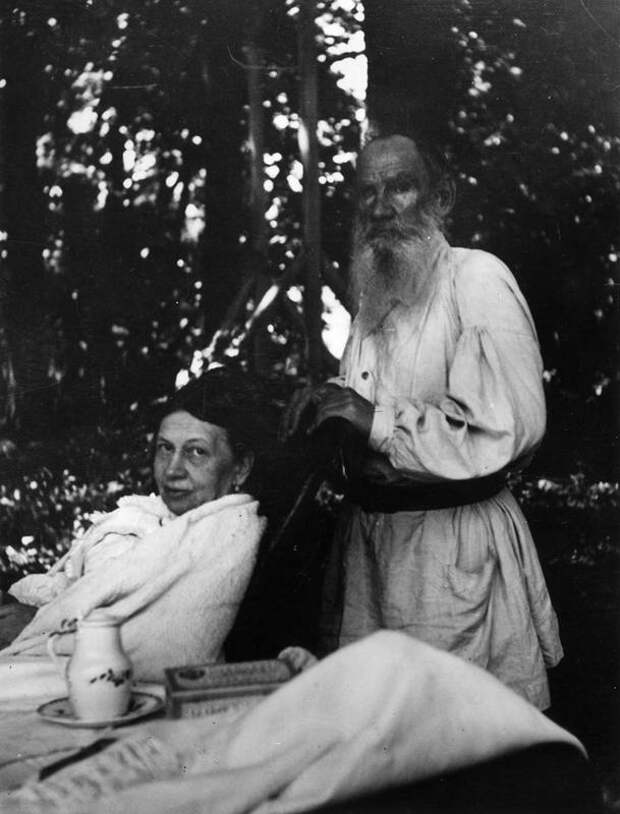 Лев Толстой с женой