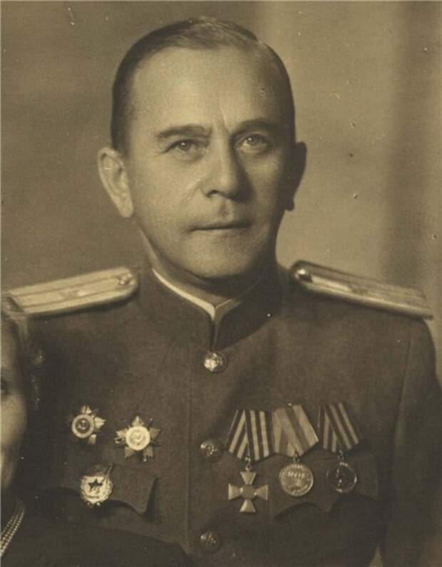 Советский офицер с Георгиевским крестом. Рига, 1947 год (2).