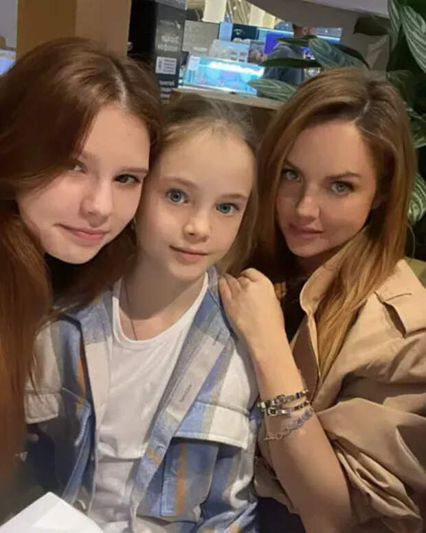 МакSим с дочерьми