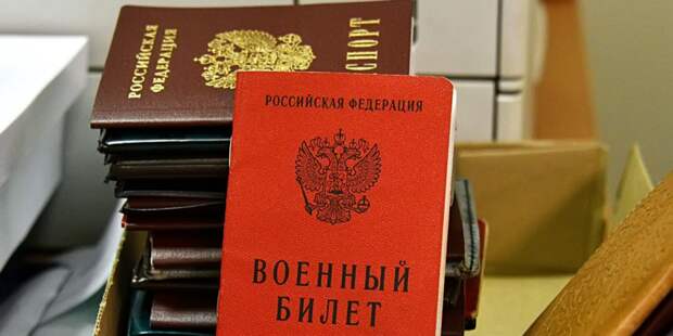 Певица Ирина Дубцова посетила столичный пункт отбора на военную службу по контракту. Фото: Ю. Иванко mos.ru. Пресс-служба мэра и Правительства Москвы