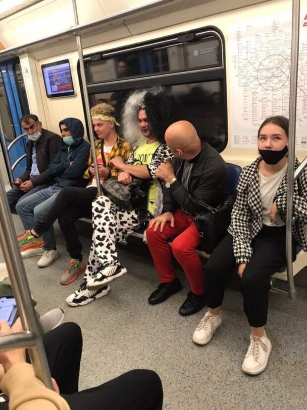 Модники и чудаки из метро