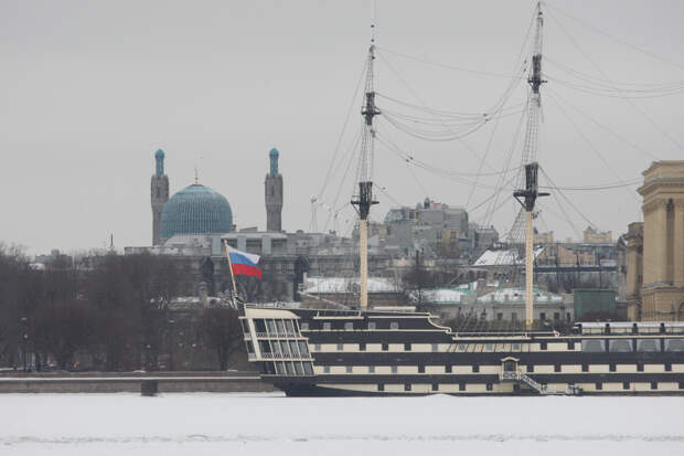 Пассажиры авиарейса Красноярск — Петербург провели 15 часов без еды из-за снегопада