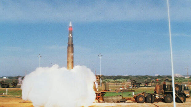 Запуск американской баллистической ракеты средней дальности Першинг-2