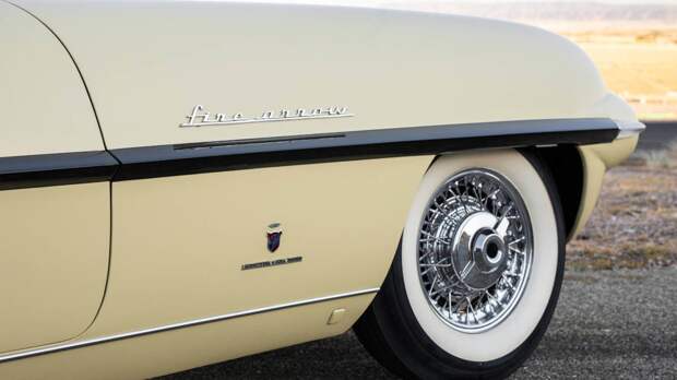 Концептуальный родстер реактивной эры Dodge Firearrow II