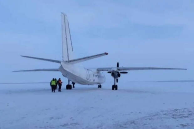 В Якутске самолет Ан-24 не мог совершить посадку из-за поломки шасси