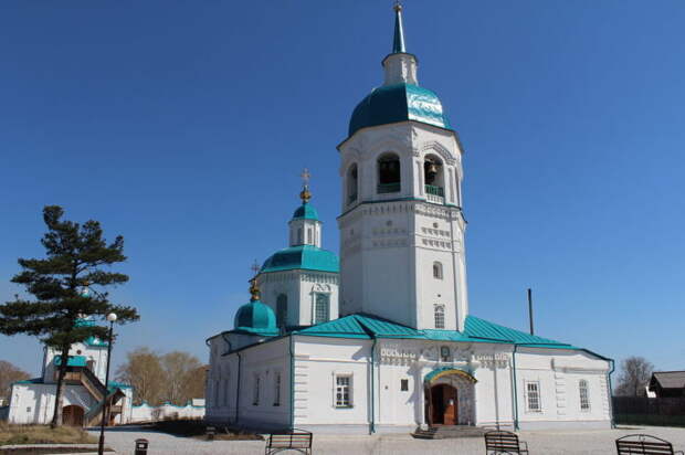 Главное сооружение Спасо-Преображенского мужского монастыря в Енисейске. Памятники архитектуры. Основное здание было построено в 1731-1756гг.