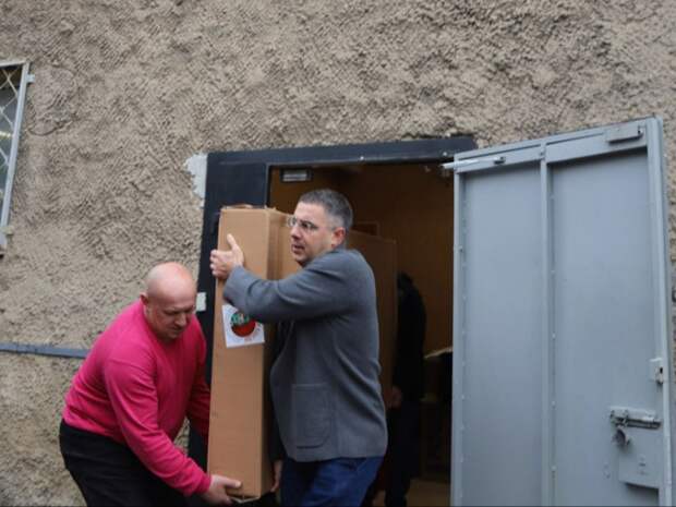 Алексей Эрк передал дополнительную помощь военным медикам