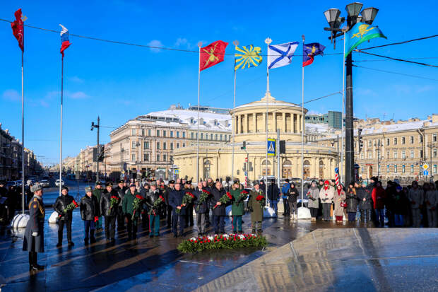 В центре Петербурга торжественно отметили День защитника Отечества