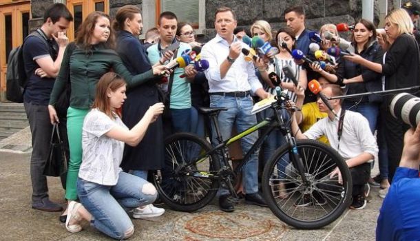 Перформанс: Ляшко приехал в администрацию Зеленского на велосипеде | Продолжение проекта «Русская Весна»