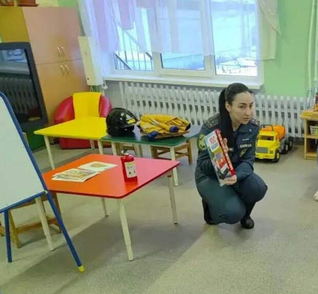 Спасатели Ленобласти в День огнетушителя провели занятия и проверки